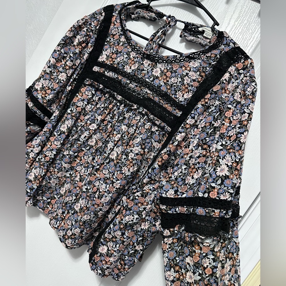 American Eagle Keyhole Back Blouse - Picture 2 of 5